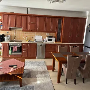  Apartman újszerű, Jól Felszerelt A Szîvében Hűsîtőkkel, Reggelivel, Ingyenes Parkolással!